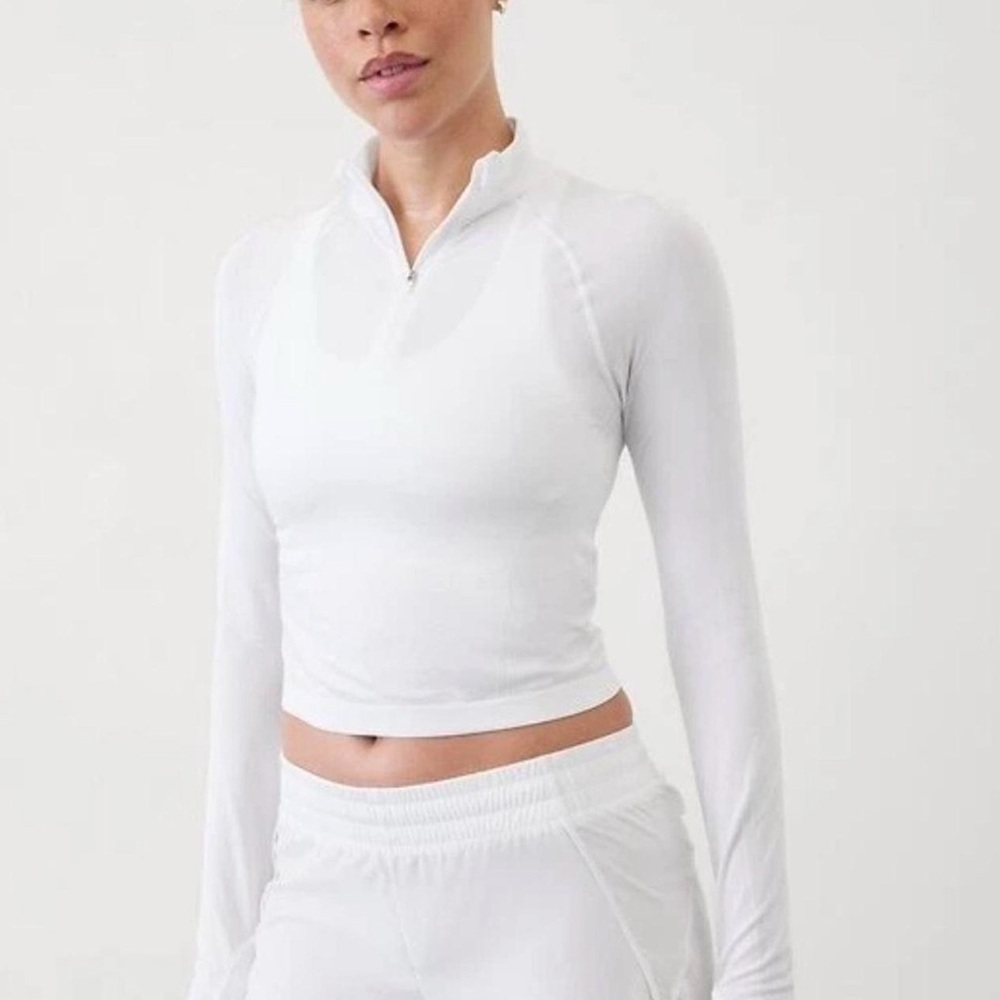 Athleta Momentum Seamless Crop Half Zip in size Small. NWT.